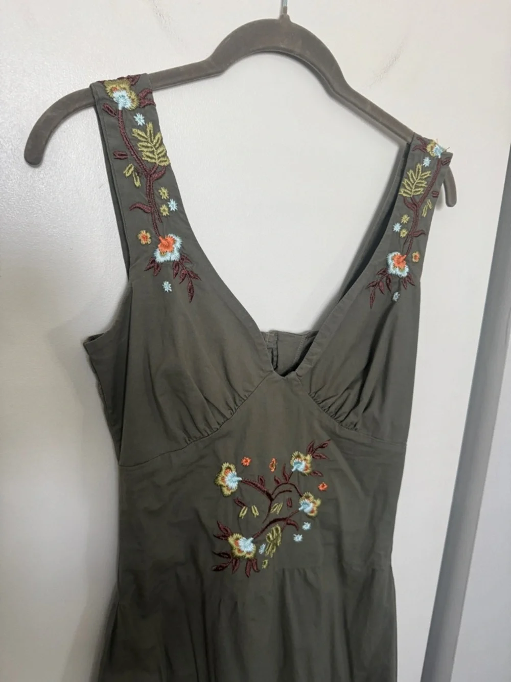 Vintage Olive Green Embroidered V-Neck Midi Dress - Picture 4 of 9